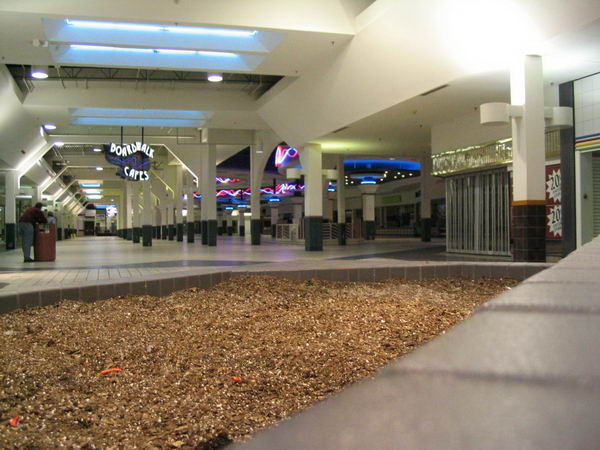 Wonderland Mall (Wonderland Shopping Center) - 2004 Photo